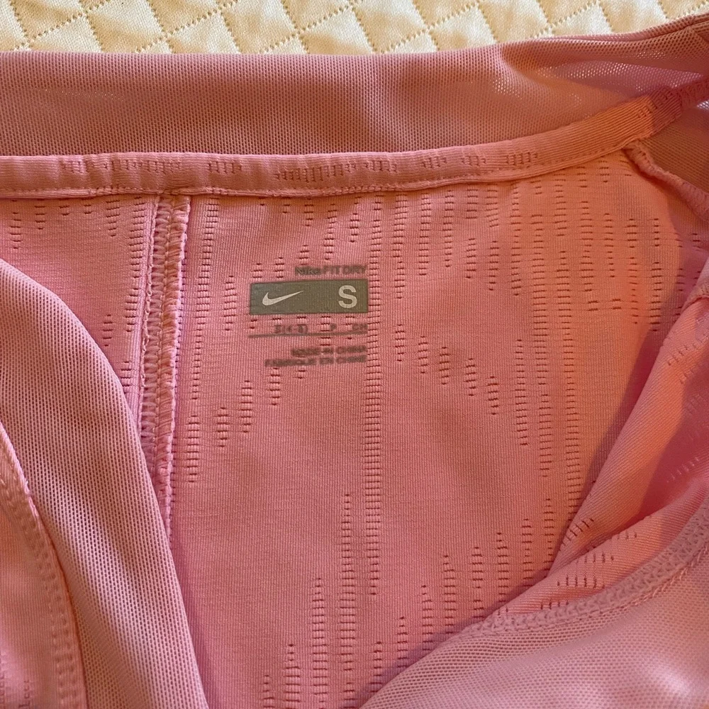 Nike pink workout/tennis short sleeve top mesh sides. Size Small - Picture 5 of 5